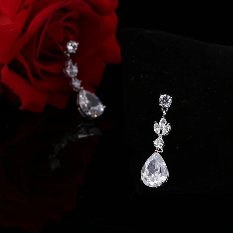 Gorgeous Floral Cubic Zirconia Jewellery Set – White Crystal Flower Necklace and Earrings